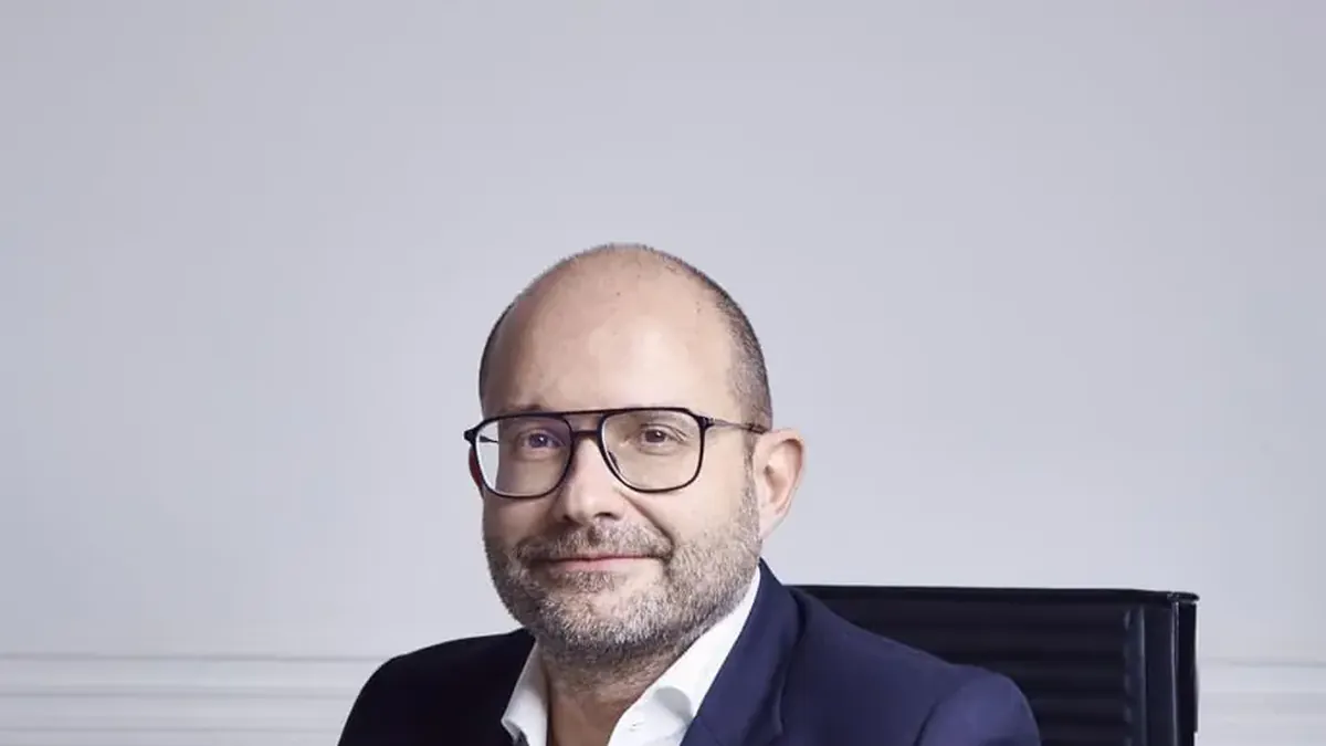 Dr. Olivier Dumonceau, urologist in Paris, during a consultation — addressing sexuality without taboo